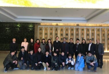上海農林にて両校の教員と学生での記念撮影