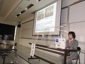 写真：基調講演の様子（写真右：花野典子氏 ）