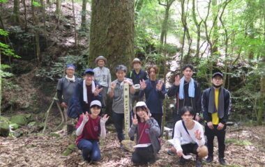 連携協定を結ぶユネスコエコパーク綾町の森で「環境問題演習」を実施しました