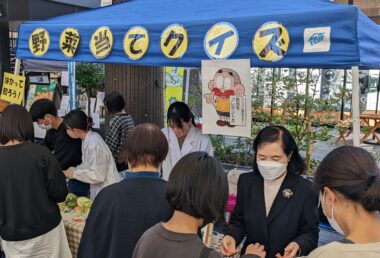 本学ブース「はかって知ろう！野菜の適量」