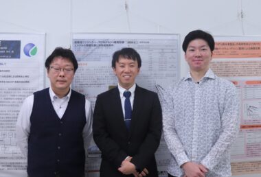 左から： 長田教授　西村様　内田さん（大学院生）