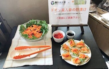 日南食品×南九州大学食品開発科学科×らいふのぱんの共同開発によるニンジンピクルスの試食会が開催されました