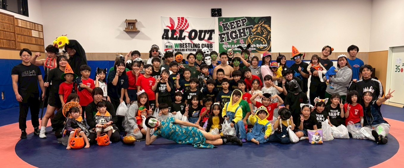 南九州大学レスリング部の集合写真